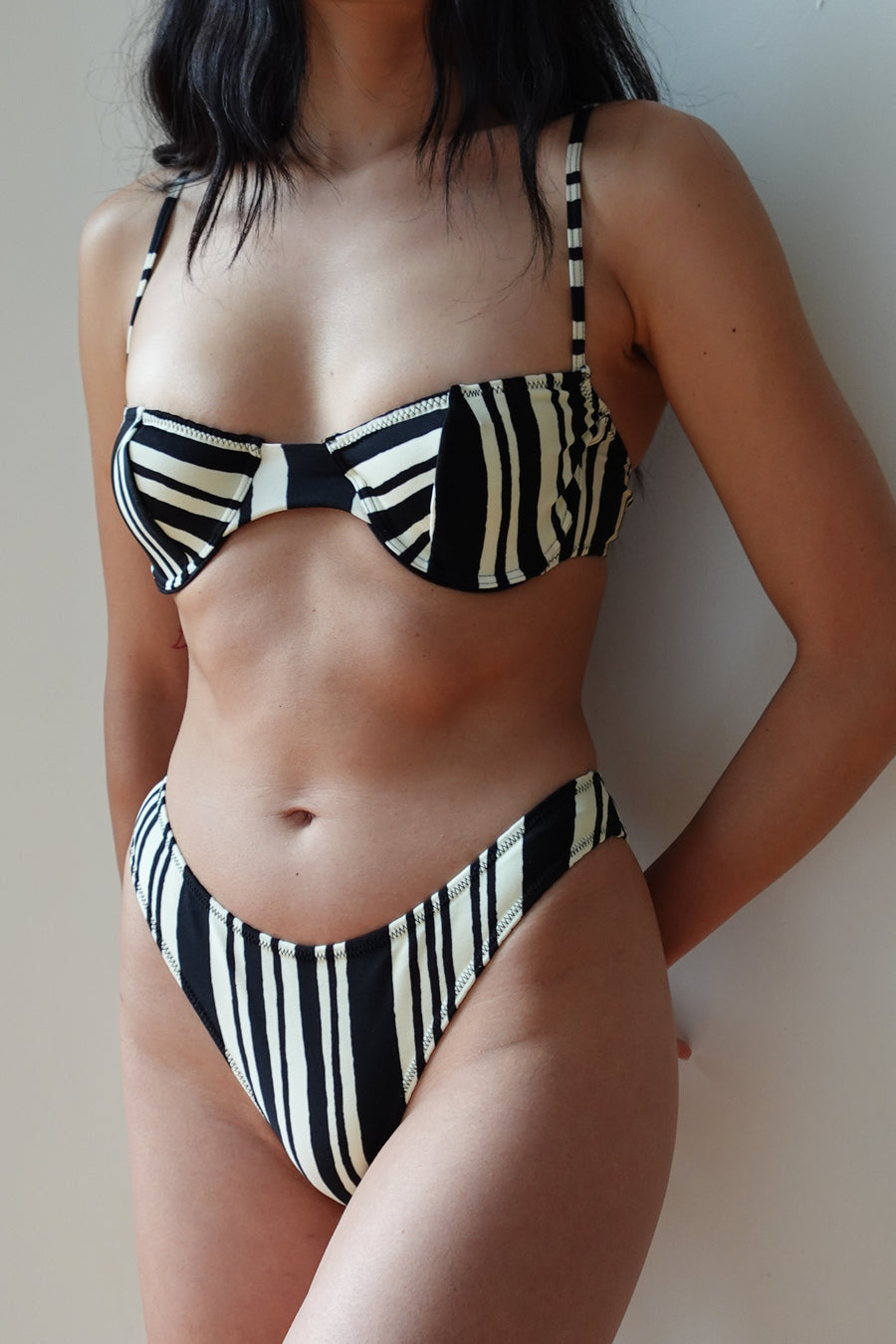 SUNSETS IN RIO UNDERWIRE TOP